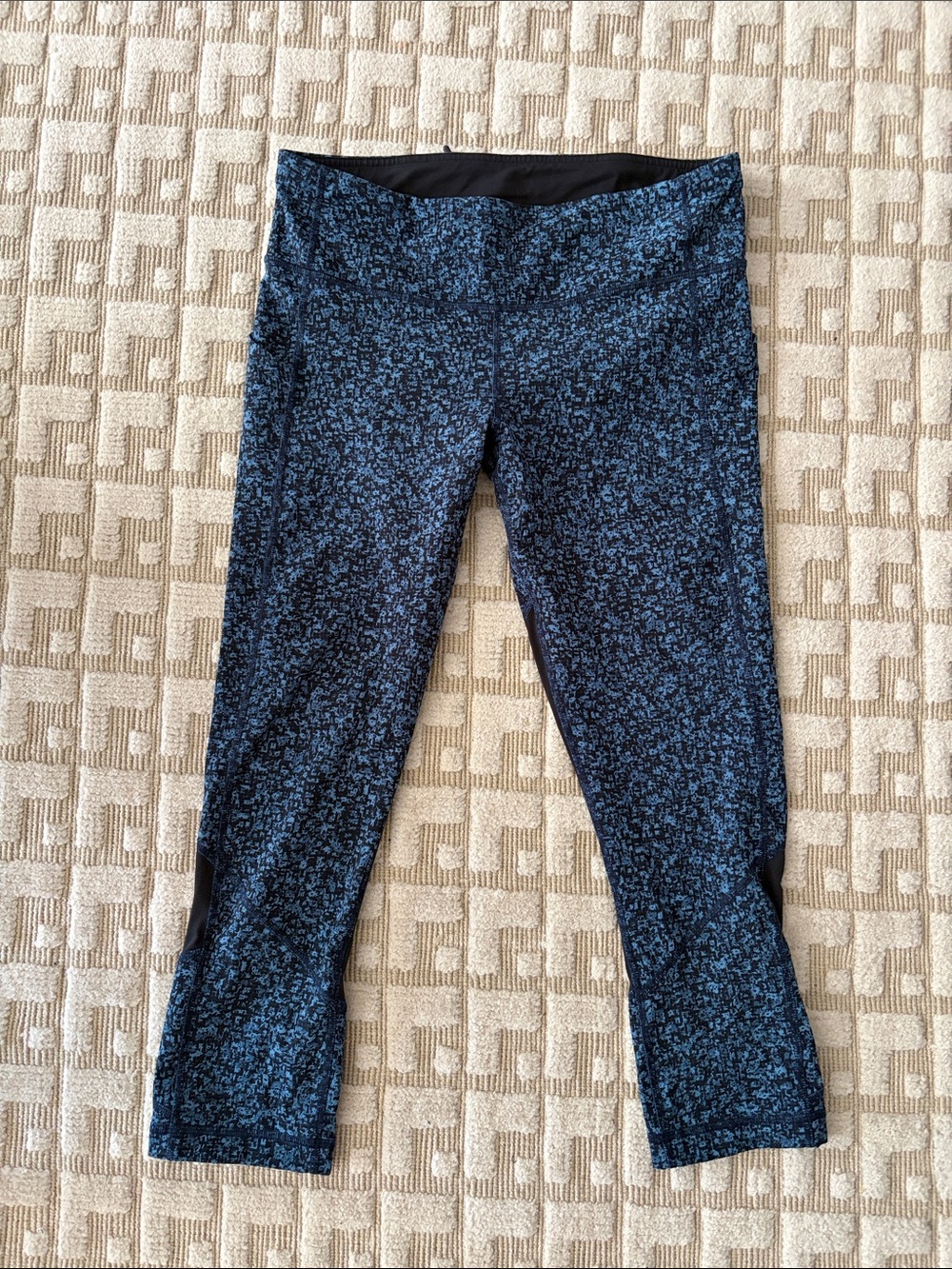 lululemon athletica Pace Rival Crop 22” size 8 Daisy Dust Illuminight Black